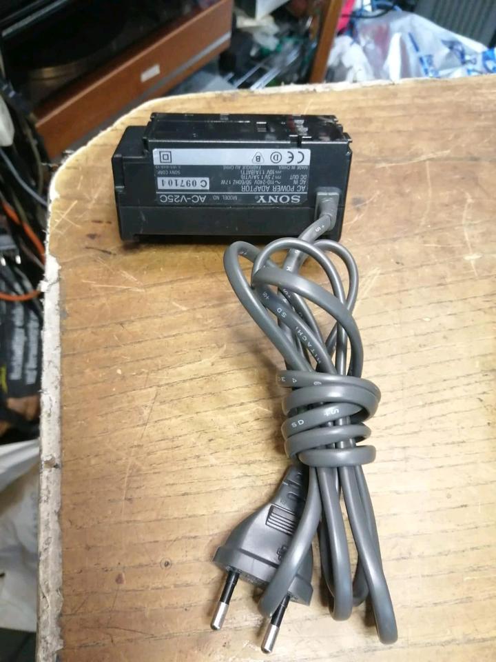 SONY CCD-TR550E, Videocamera Hi8 und Video 8, mit Zubehör!!!