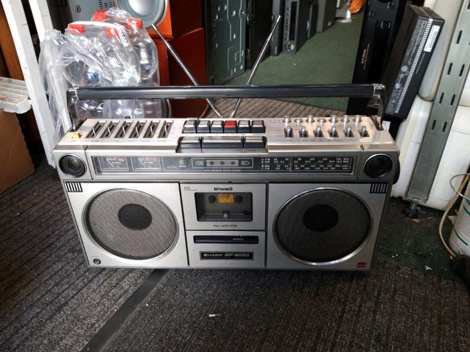 SHARP GF-9090, Stereo Redio-Tape Recorder, etwas DEFEKT!
