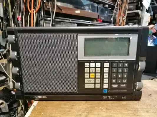 GRUNDIG SATELLIT 500, Radio OHNE Adapter!! Guter Zustand!