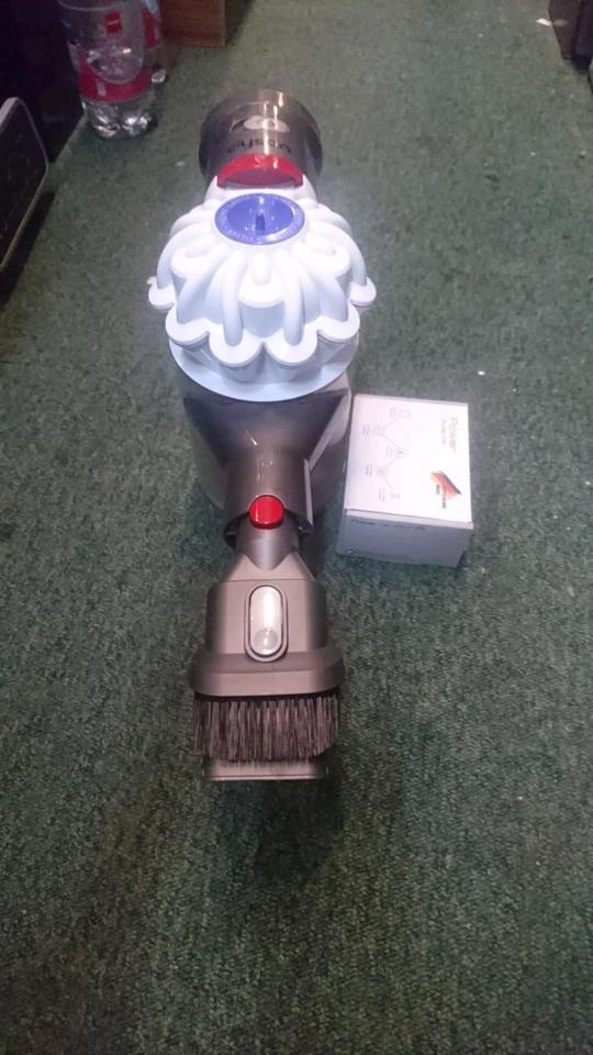 DYSON V7 motorhead+, Akku-Staubsauger mit Zubehör!!