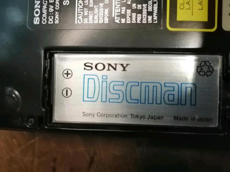 SONY D-250 portabler CD-Player mit Zubehör, DEFEKT!!!