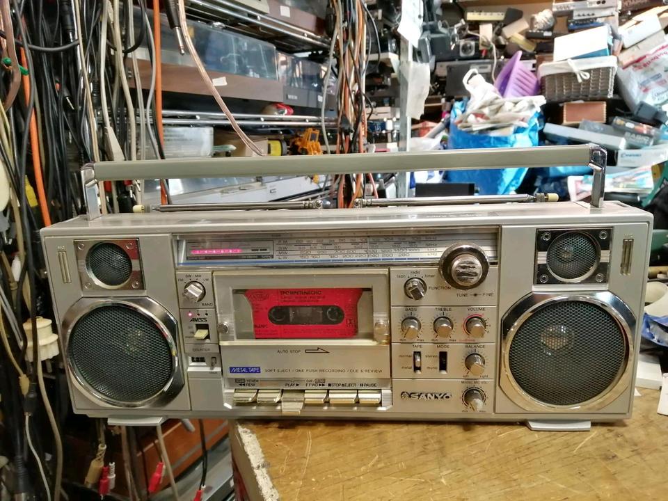 SANYO M7900 LU, Mini & Slim Radio-Cassetten-Recorder!