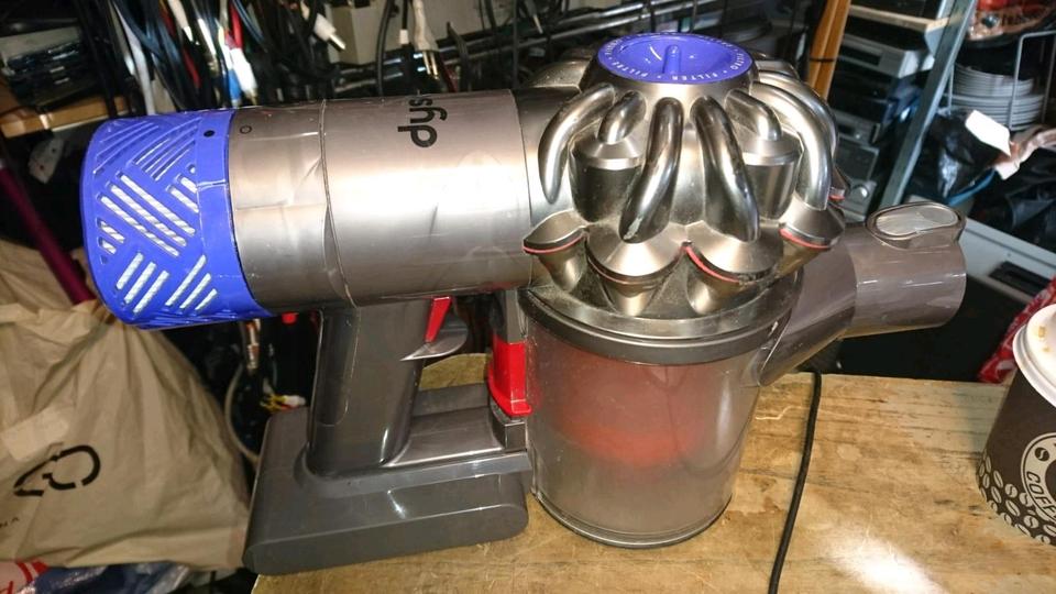 DYSON V6 total clean, Akku-Staubsauger mit Zubehör!!