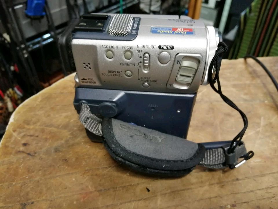 SONY DCR-PC5E, MiniDV-Videocamera mit Zubehör!!!