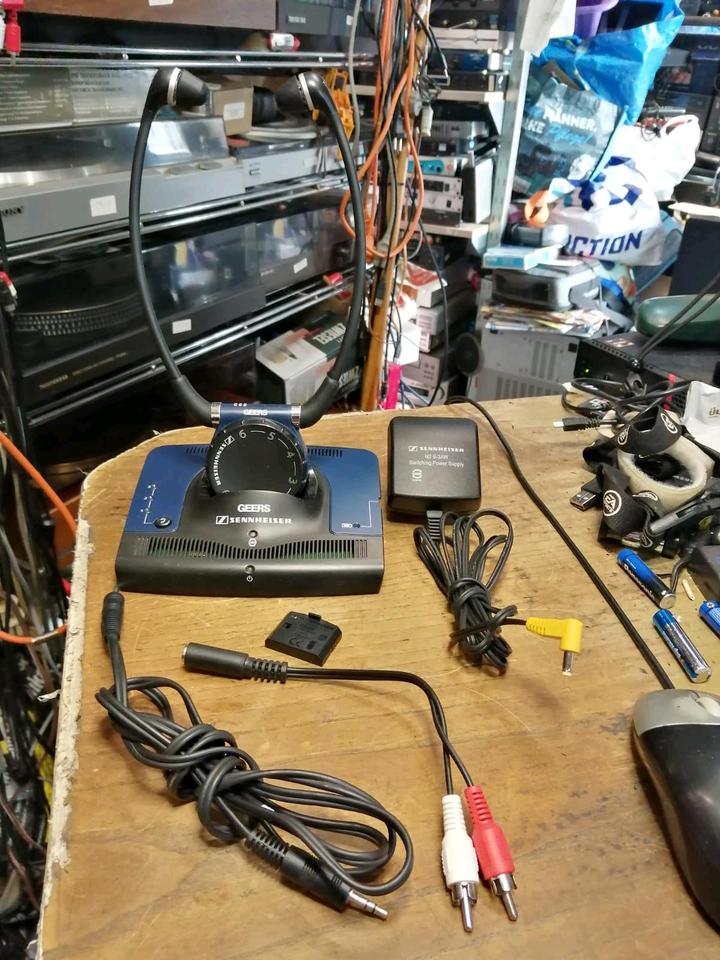 SENNHEISER TR843 Funk-Kopfhörer mit Station, Zubehör!!