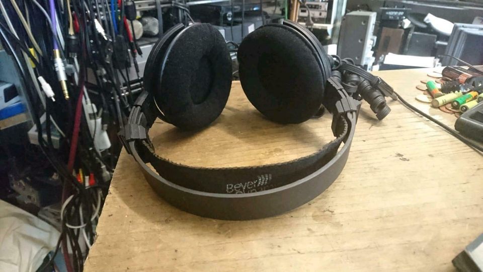Beyerdynamic DT 880, Kopfhörer mit Spiralkabel 6,3 mm Klinkestecke