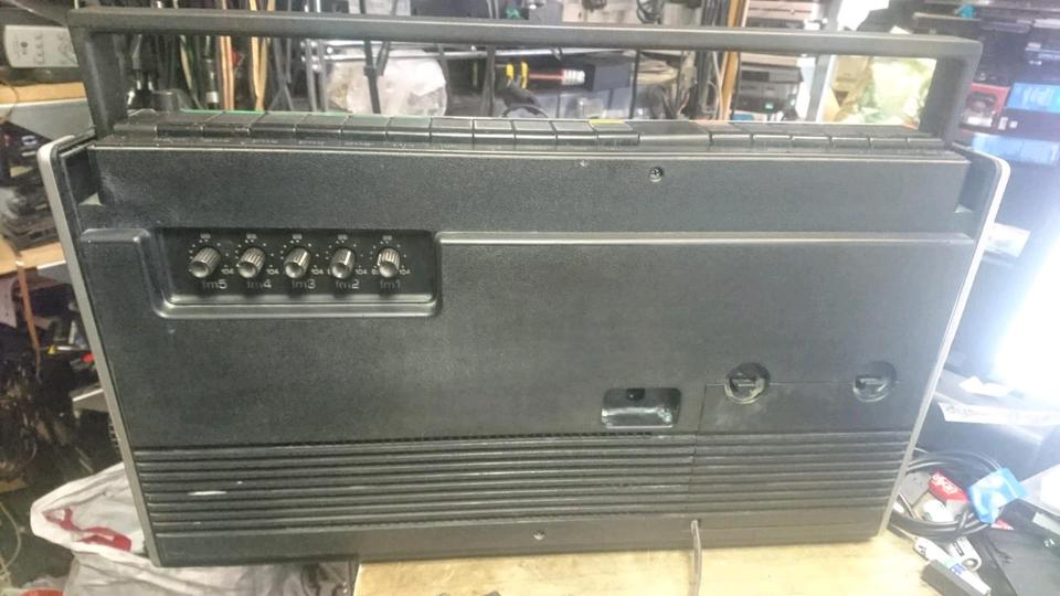 TELEFUNKEN BAJAZZO CR5000 station, etwas DEFEKT!!