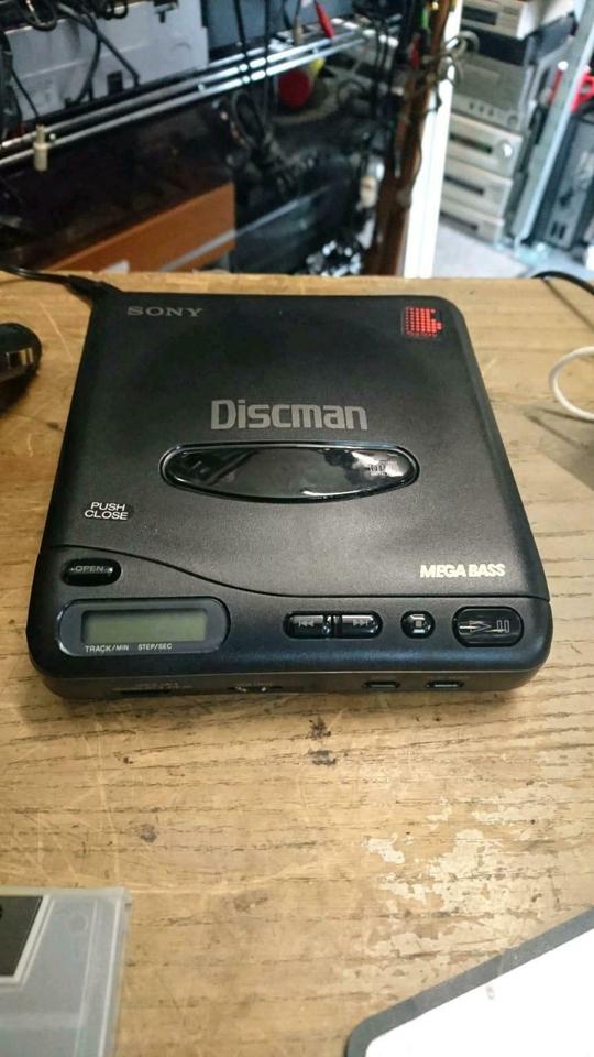 SONY D-11 Discman und Zubehör! guter Zustand!