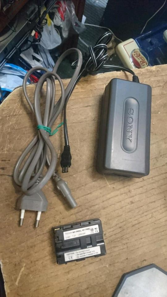 SONY DCR-TRV24E, MiniDV-Videocamera mit Zubehör!!