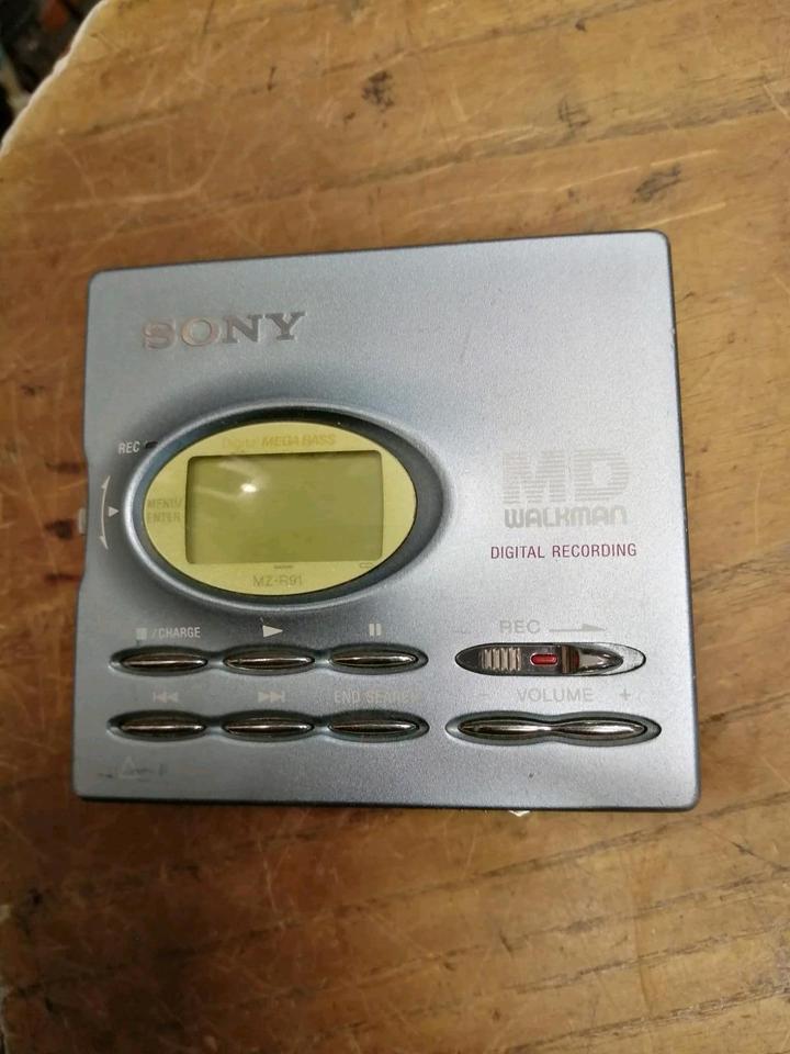 SONY MZ-R91, portabler MiniDiscman mit Original-Adapter!!