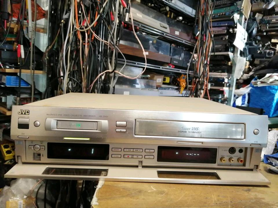 JVC HR-DVS1EU, -VHS-Recorder + Mini-DV-Recorder, etwas DEFEKT!