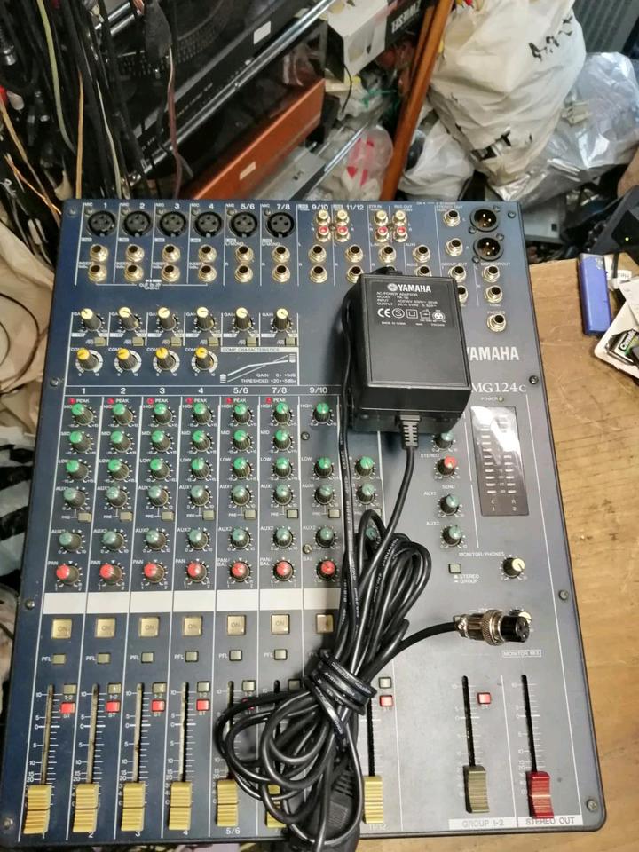 YAMAHA MG-124c, Mixer mit Original-Adapter!!!