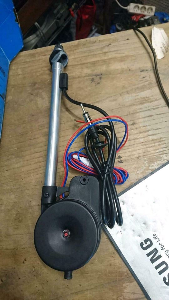 Vollautomtik Motor-Antenne, 12 Volt, NEU und originalverpackt!
