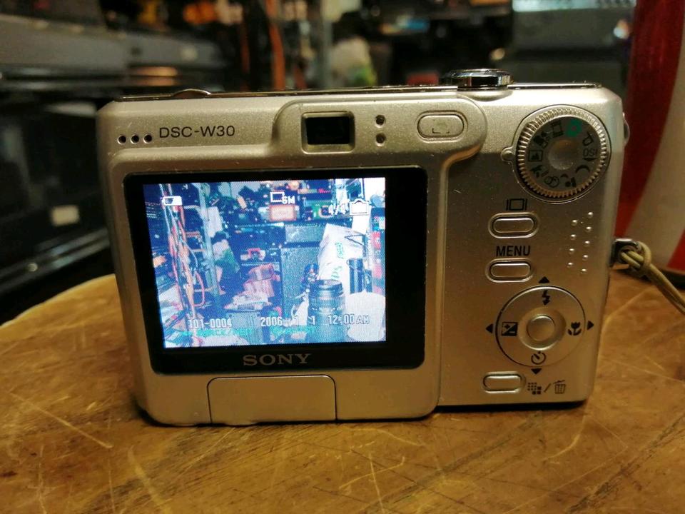 SONY DSC-W30, Digital-Kamera mit Zubehör!! guter Zustand!!