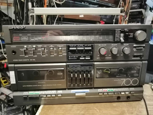 SHARP GF-700H, Radio-Cassetten-Recorder OHNE Boxen, etwas DEFEKT!