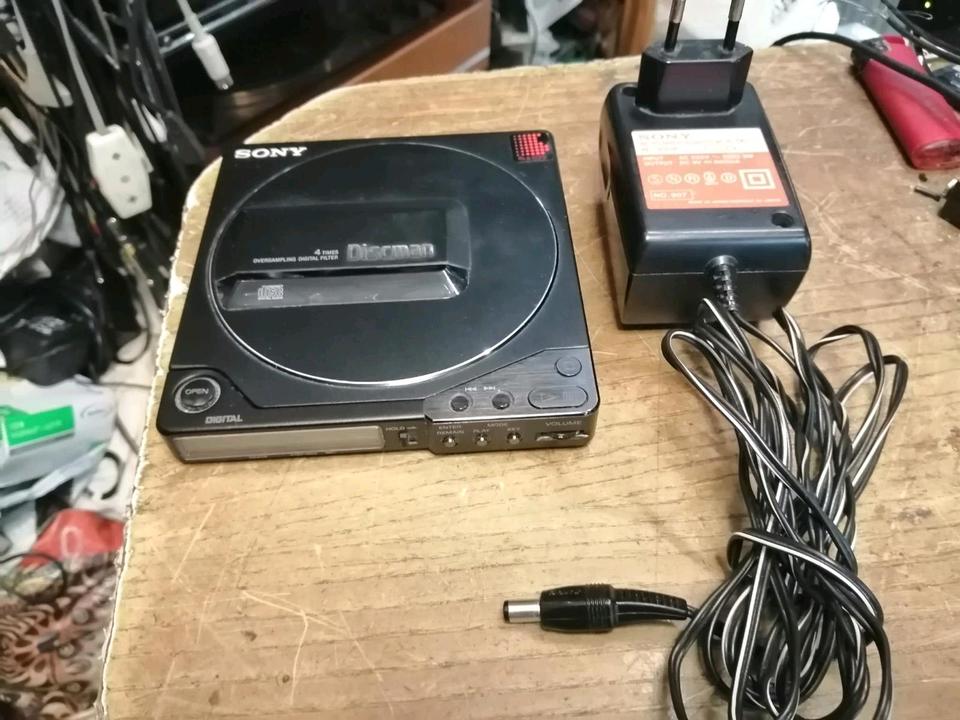 SONY D-250 portabler CD-Player mit Zubehör, DEFEKT!!!