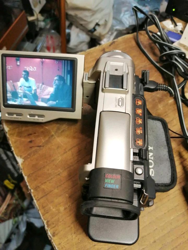 SONY DCR-TRV8E PAL, MiniDV-Videocamera mit Zubehör!!