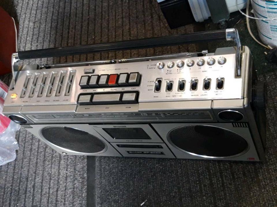 SHARP GF-9090, Stereo Redio-Tape Recorder, etwas DEFEKT!