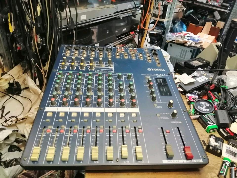 YAMAHA MG-124c, Mixer mit Original-Adapter!!!
