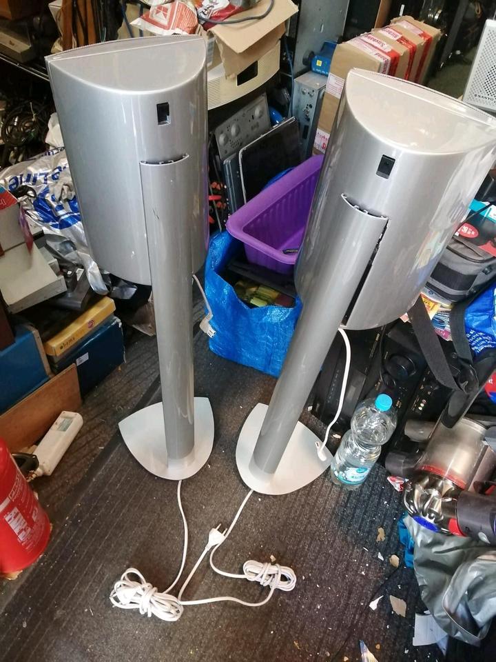 LOEWE L 82 HF, 2 Aktiv-Boxen mit Ständer + Zubehör!!