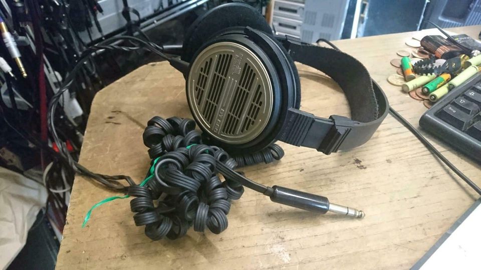 Beyerdynamic DT 880, Kopfhörer mit Spiralkabel 6,3 mm Klinkestecke