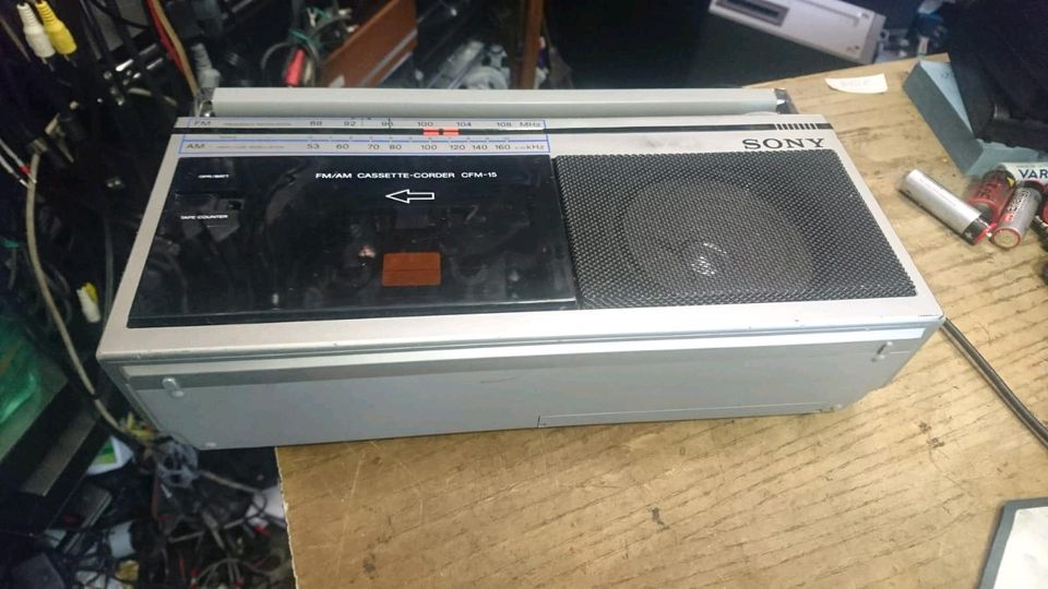 SONY CFM-15, 2 Band Radio-Cassetten-Recorder, etwas DEFEKT!!