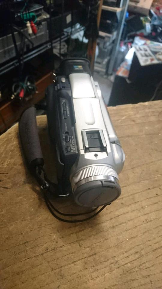 SONY DCR-TRV24E, MiniDV-Videocamera mit Zubehör!!