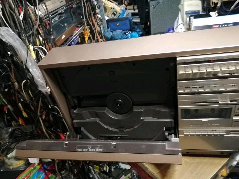 SHARP VZ-3500, Plattenspieler/Radio/Cassette/Verstärker!!!