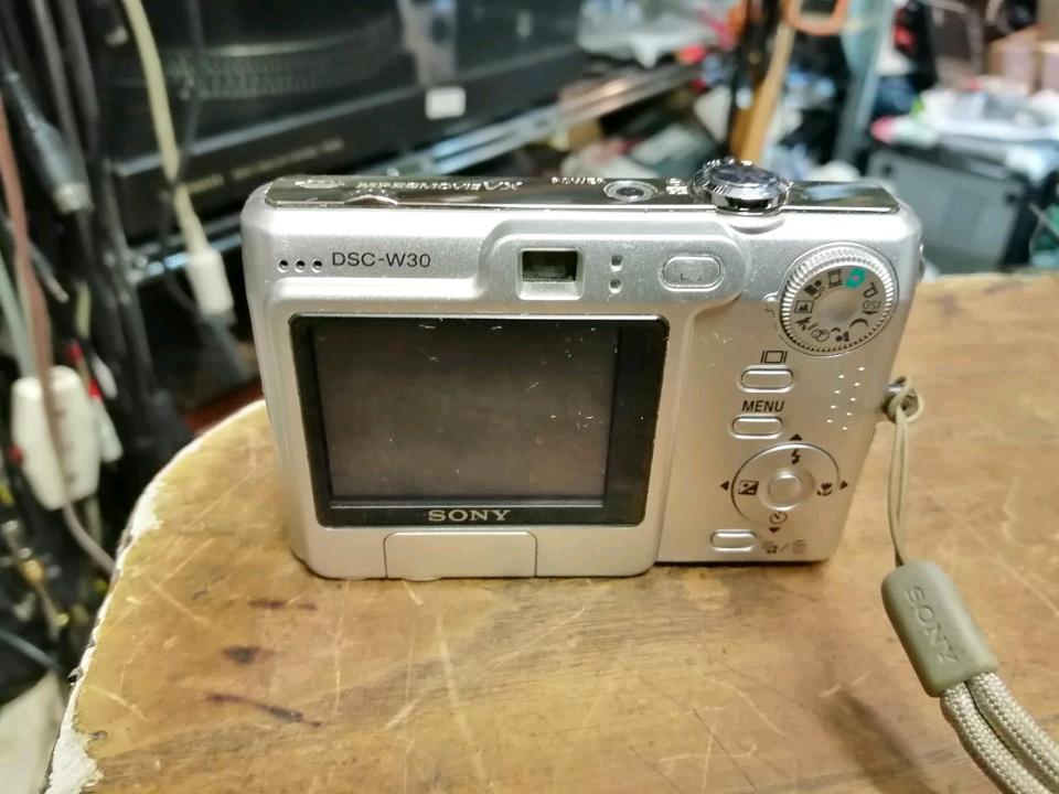 SONY DSC-W30, Digital-Kamera mit Zubehör!! guter Zustand!!