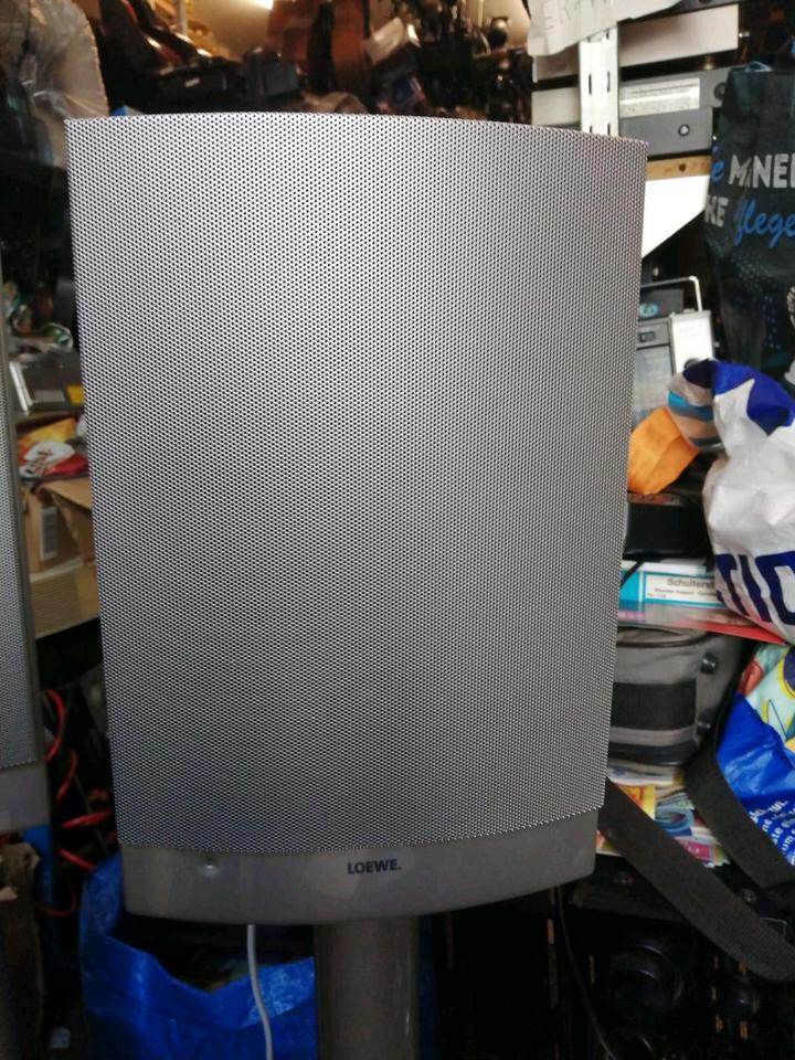 LOEWE L 82 HF, 2 Aktiv-Boxen mit Ständer + Zubehör!!