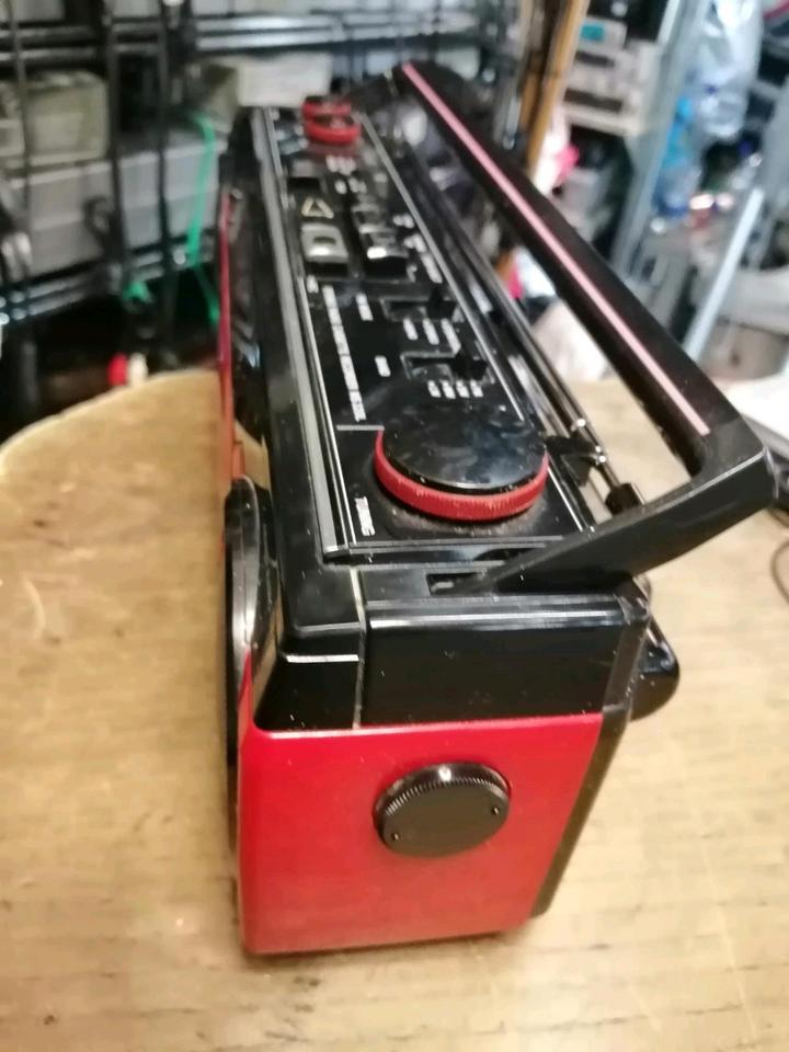 SANYO MS320L, Radio-Cassetten-Recorder mit Universal-Adapter, rot