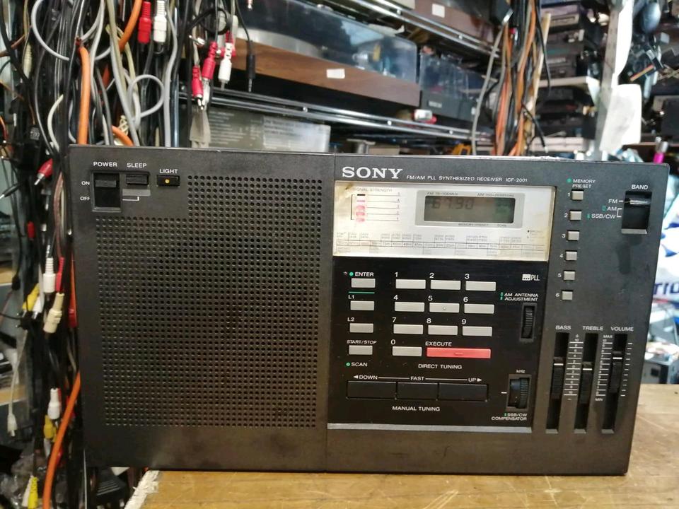 SONY ICF-2001, FM/AM PLL Synthesized Receiver, Universal-Adapter!