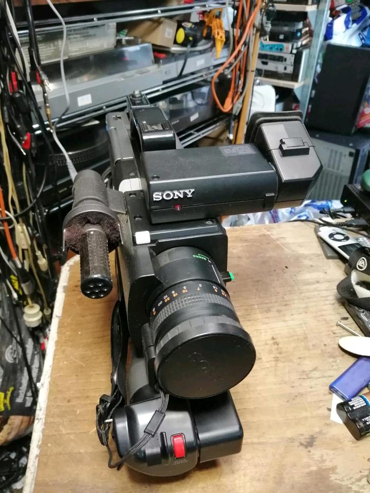 SONY CCD-V200E, Videocamera Video 8 mit Original-Akku!!!