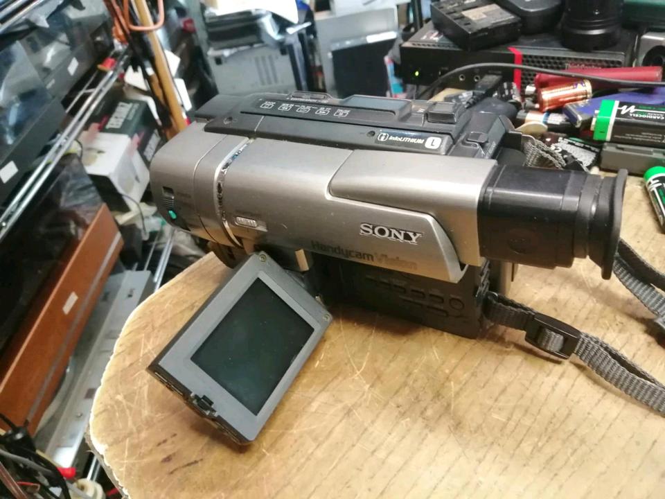 SONY CCD-TRV48E, Handycam Hi8 und Video 8 geeignet, mit Zubehör!!