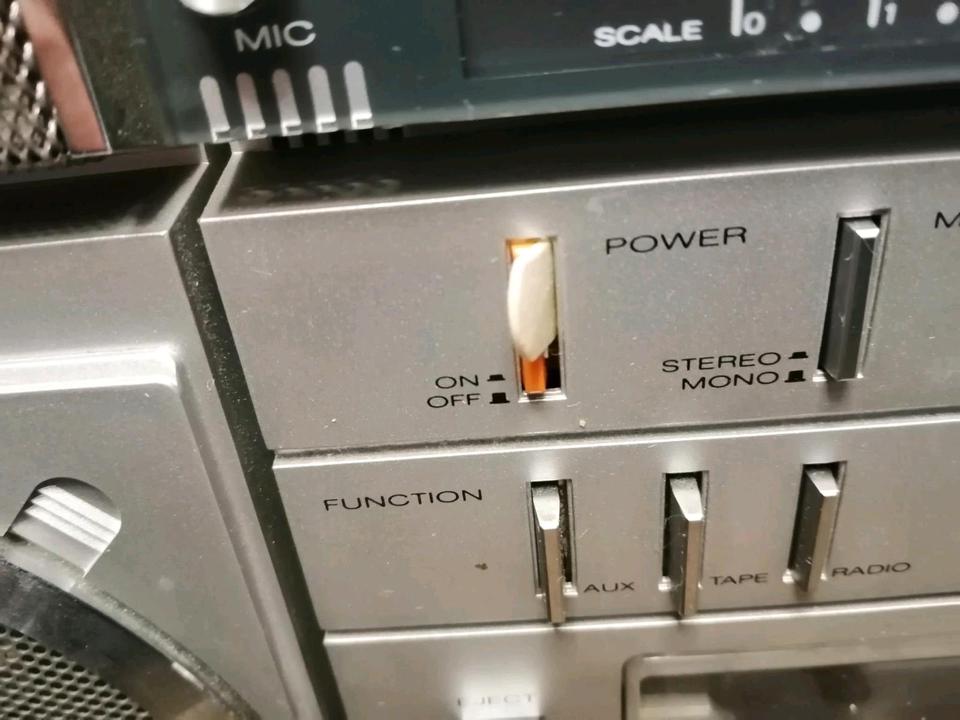 UNIVERSUM CTR4038, Ghettoblaster, etwas DEFEKT!!!