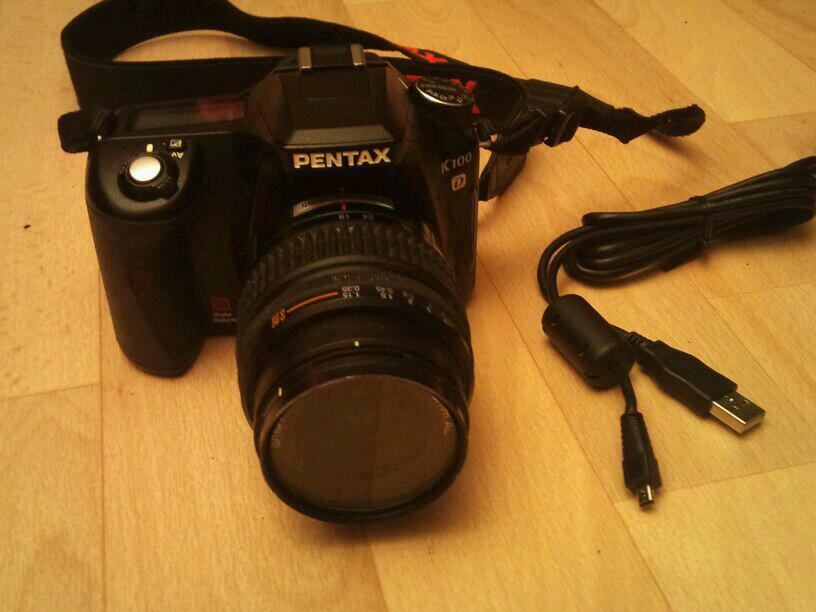 PENTAX K100D; Digital-Kamera mit Objektiv; guter Zustand!