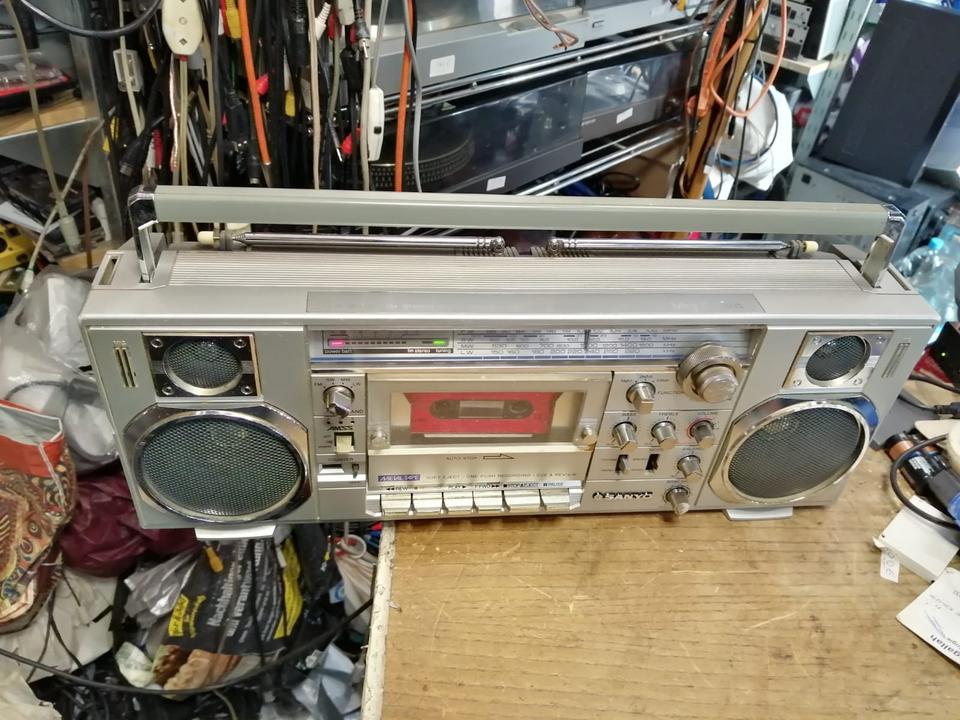 SANYO M7900 LU, Mini & Slim Radio-Cassetten-Recorder!