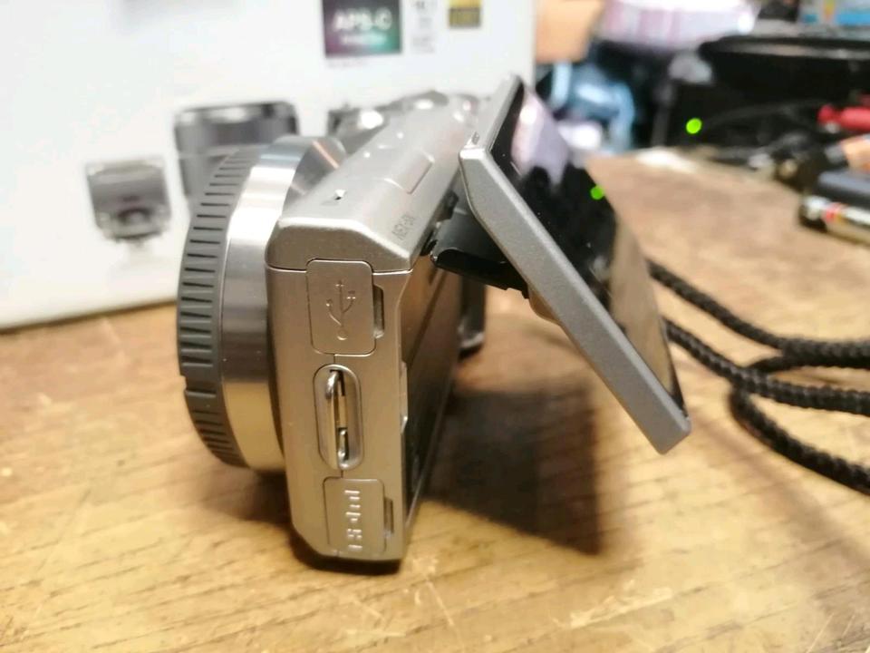 SONY Alpha NEX-5N, Digital-Kamera OHNE OBJEKTIV!! Zubehör!