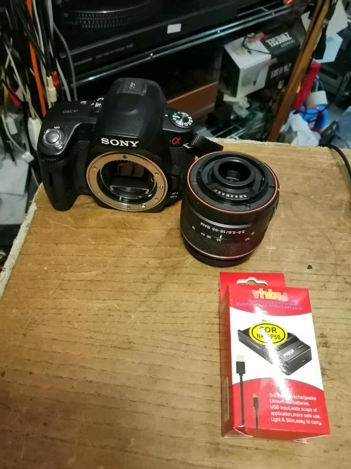 SONY Alpha DSIR A390 Digitalkamera + SONY Objektiv, mit Zubehör!!