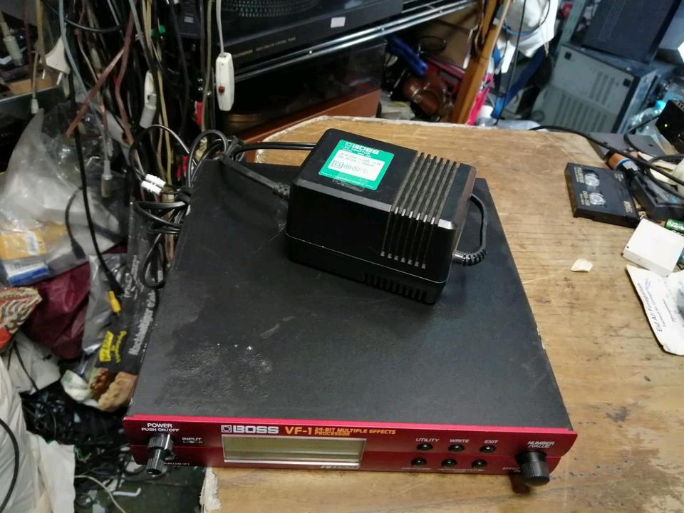 BOSS VF-1, 24-BIT Effekt-Gerät mit Original-Adapter!!