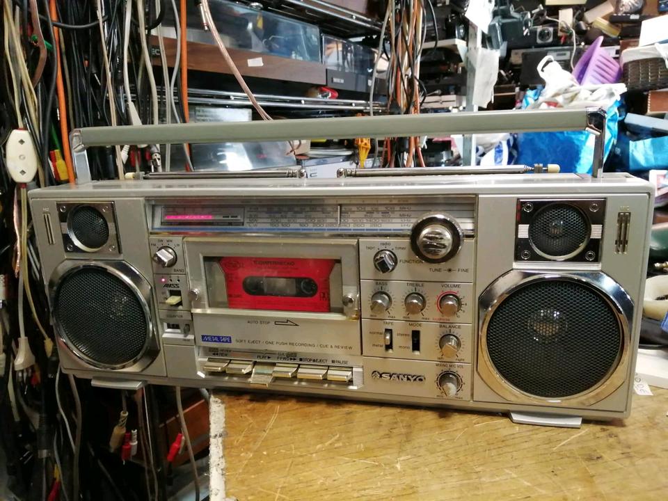 SANYO M7900 LU, Mini & Slim Radio-Cassetten-Recorder!