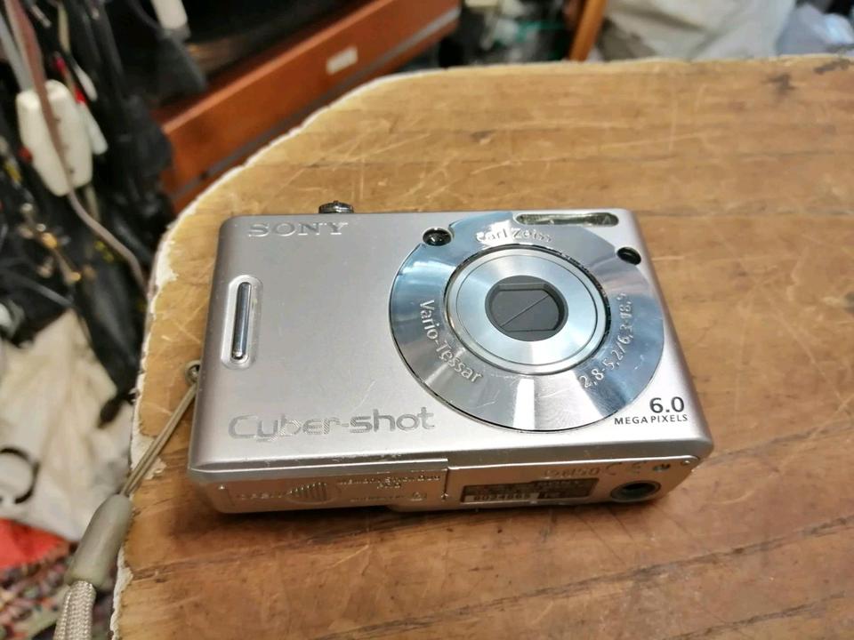 SONY DSC-W30, Digital-Kamera mit Zubehör!! guter Zustand!!