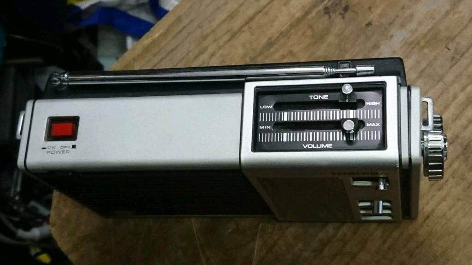 TOSHIBA Solid State IC-700 C, 3 Band Radio, guter Zustand!