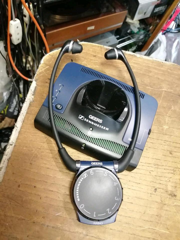 SENNHEISER TR843 Funk-Kopfhörer mit Station, Zubehör!!