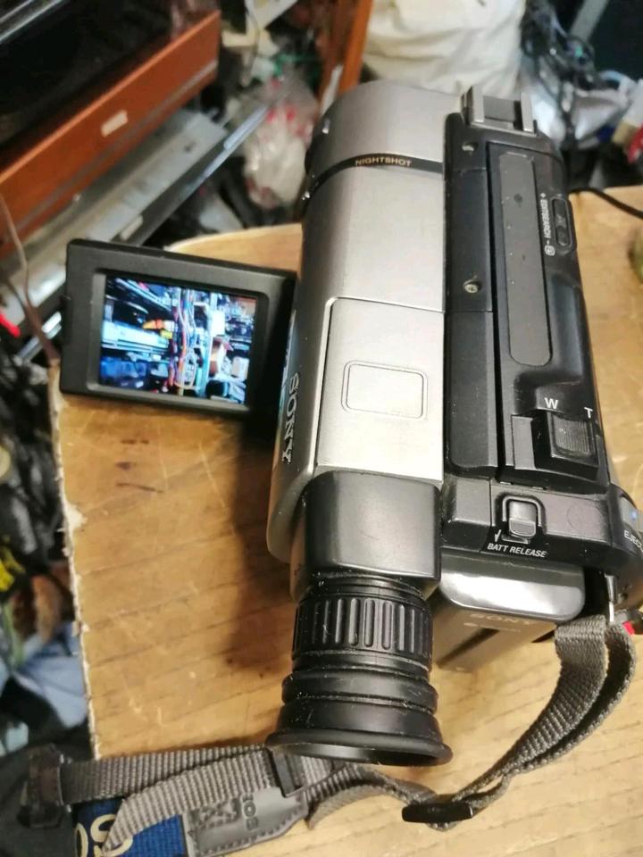 SONY CCD-TRV69E, Videocamera Hi8 +Video 8, mit Zubehör!!!