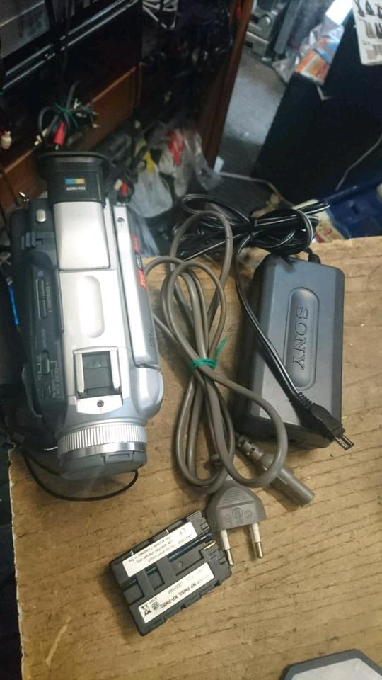 SONY DCR-TRV24E, MiniDV-Videocamera mit Zubehör!!