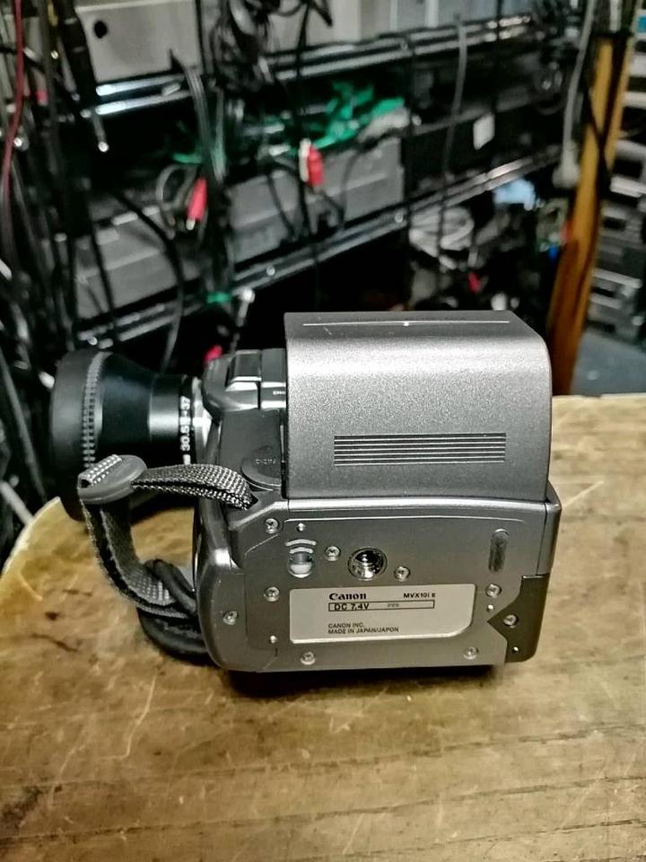 CANON MVX10i, MiniDV-Videocamera mit Speicherkarte und Zubehör!!!