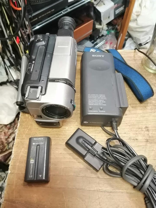 SONY CCD-TRV69E, Videocamera Hi8 +Video 8, mit Zubehör!!!