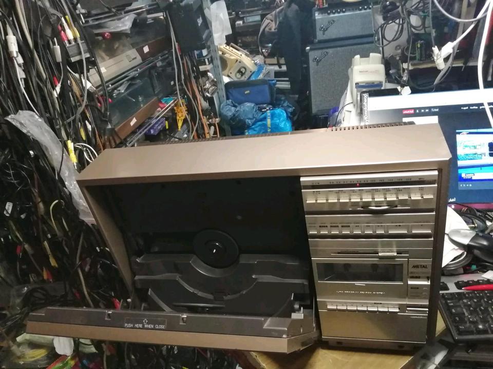 SHARP VZ-3500, Plattenspieler/Radio/Cassette/Verstärker!!!