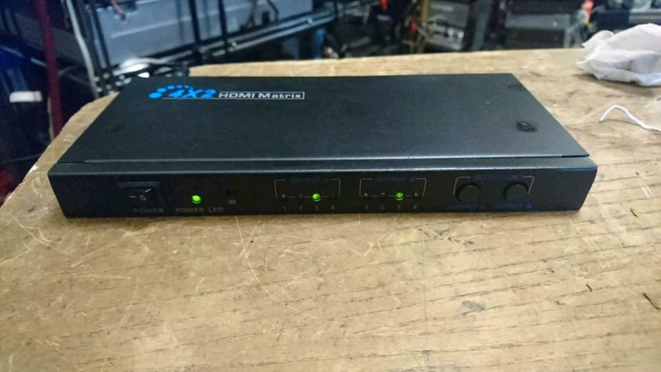 4X2 HDMI Matrix Splitter OHNE Fernbedienung!